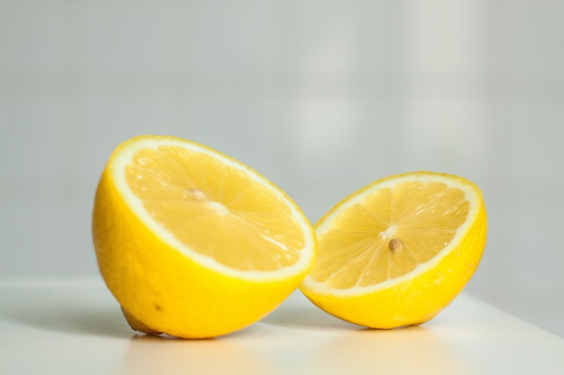 点击大图看下一张：切开的柠檬图片