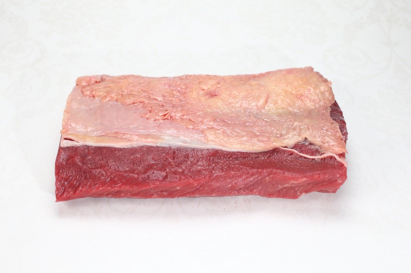点击大图看下一张：鲜红的牛里脊肉图片