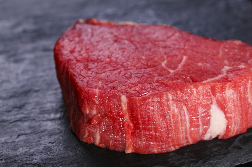 点击大图看下一张：鲜嫩红色的牛肉图片