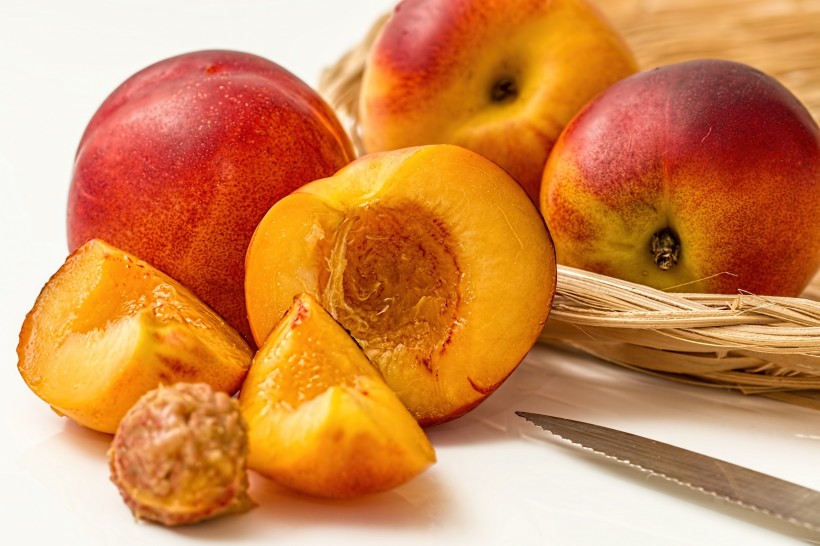 点击大图看下一张：美味的桃子图片