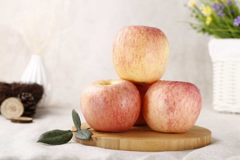 点击大图看下一张：脆甜美味的苹果图片