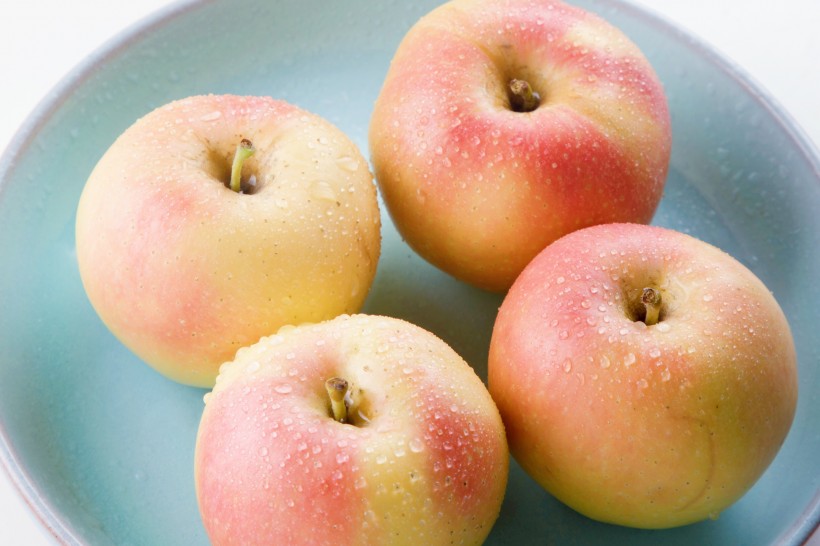 点击大图看下一张：新鲜好吃的苹果图片
