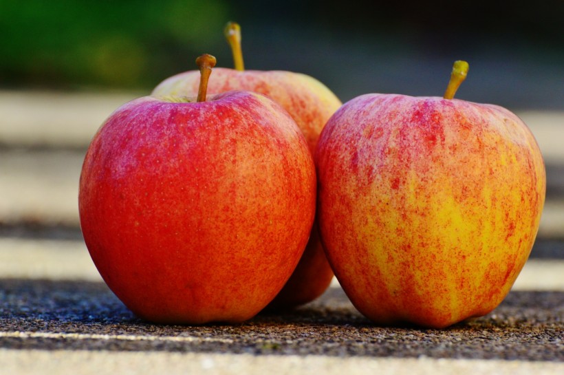 点击大图看下一张：又甜又脆的苹果图片