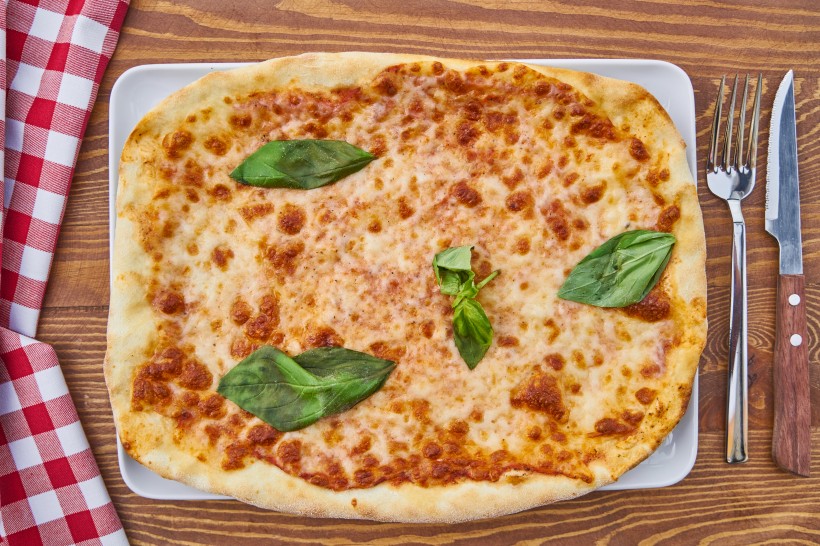 点击大图看下一张：美味好吃的披萨图片