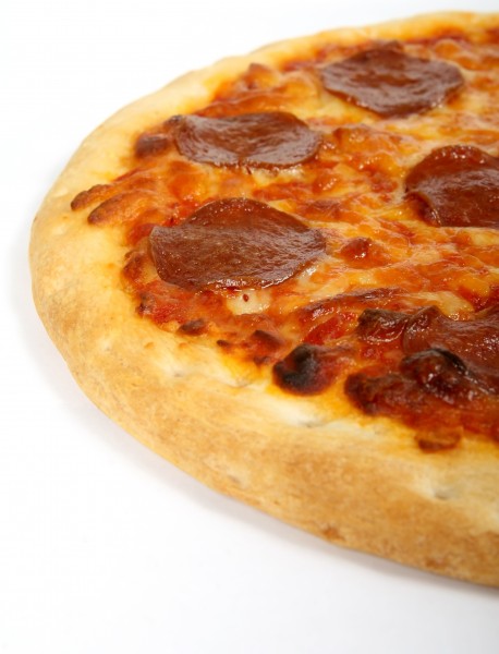 点击大图看下一张：醇美好吃的奶酪香肠披萨图片