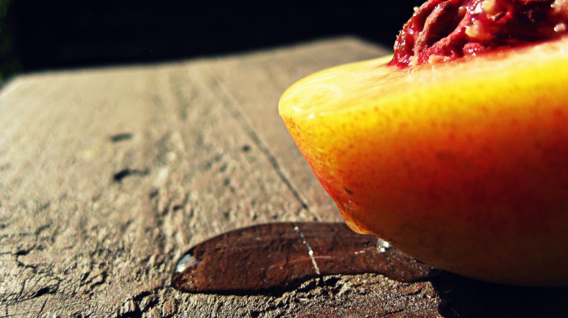 点击大图看下一张：新鲜好吃的水蜜桃图片
