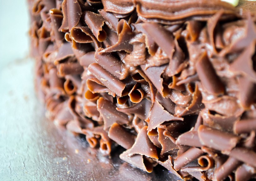 点击大图看下一张：豪华巧克力蛋糕甜点图片
