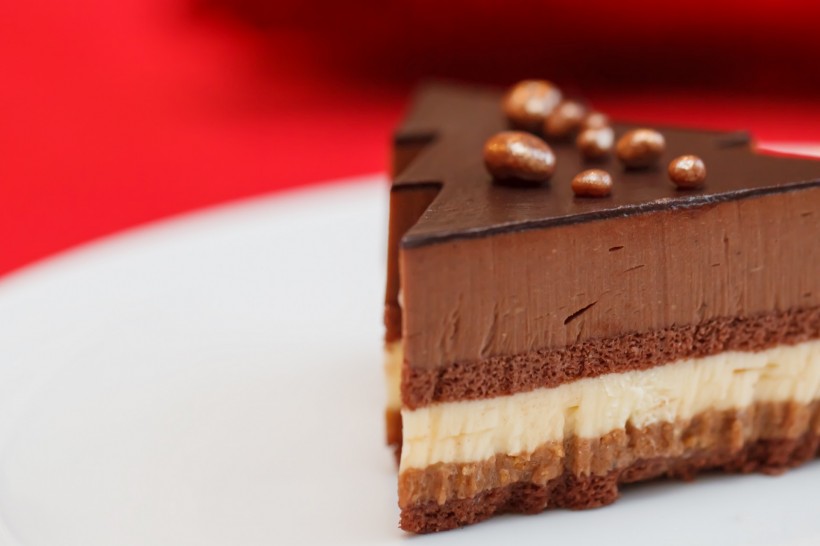 点击大图看下一张：豪华巧克力蛋糕甜点图片