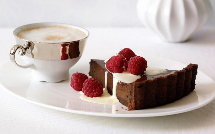 点击大图看下一张：巧克力蛋糕甜点图片