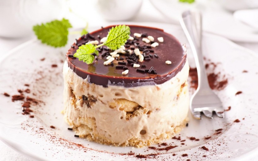 点击大图看下一张：巧克力蛋糕甜点图片