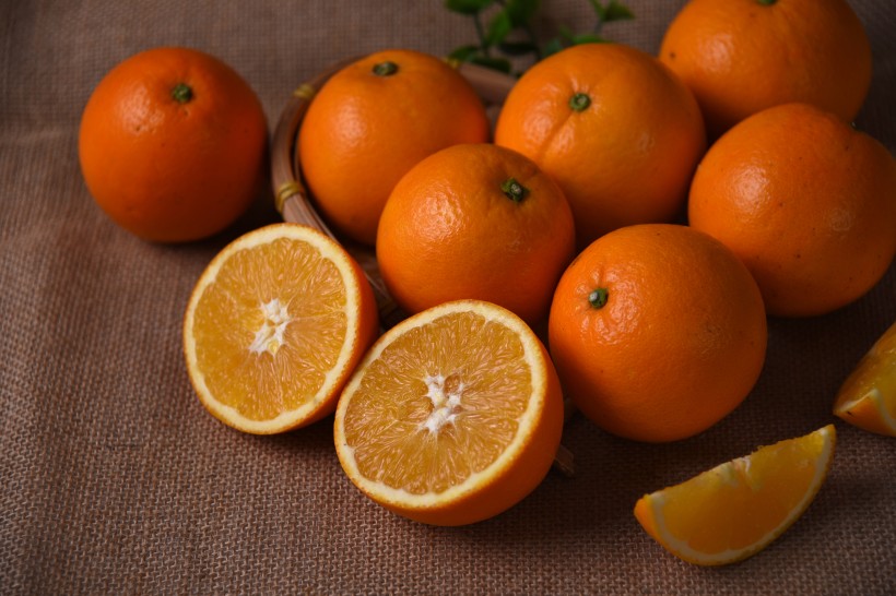 点击大图看下一张：好吃的脐橙图片