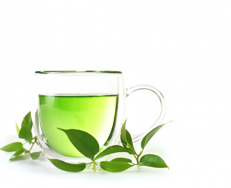 点击大图看下一张：清香的杯中绿茶图片