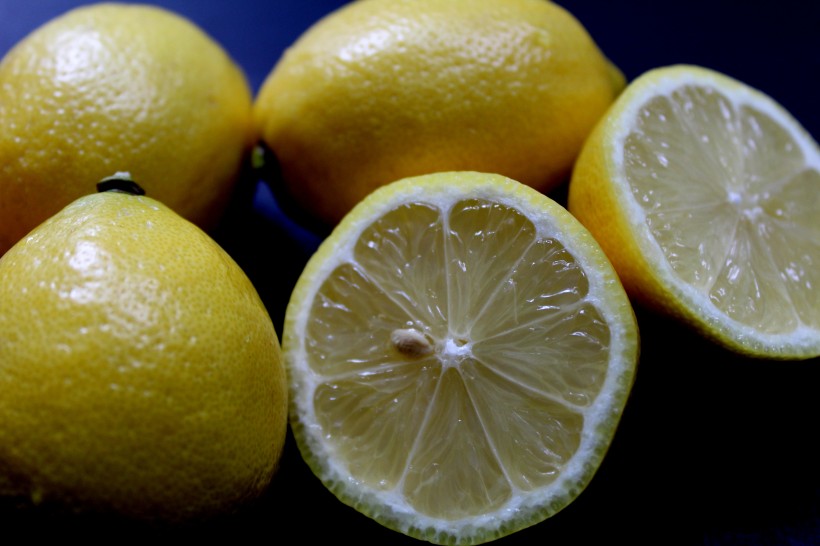 点击大图看下一张：清新可口的柠檬图片
