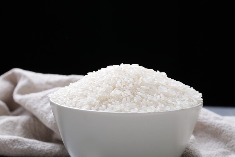 点击大图看下一张：味道馨香浓郁的白色大米图片