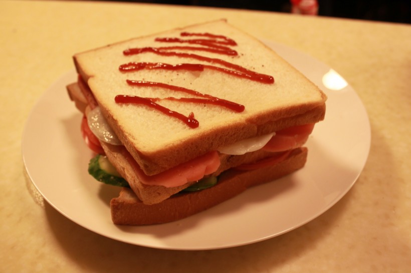 点击大图看下一张：美味可口的三明治图片