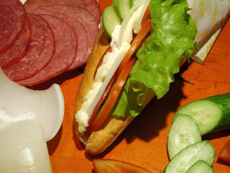 点击大图看下一张：美味可口的三明治图片