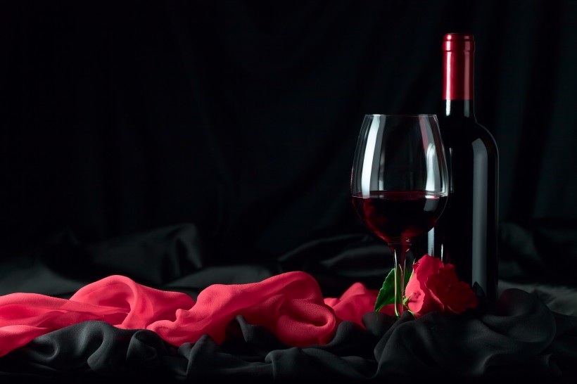 点击大图看下一张：奢华的红酒图片