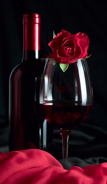 点击大图看下一张：奢华的红酒图片