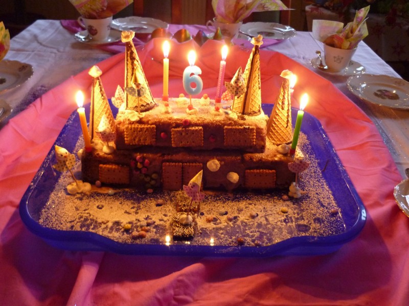 点击大图看下一张：暖心的生日蛋糕图片