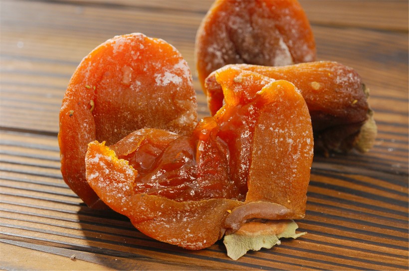 点击大图看下一张：甜蜜好吃的柿饼图片