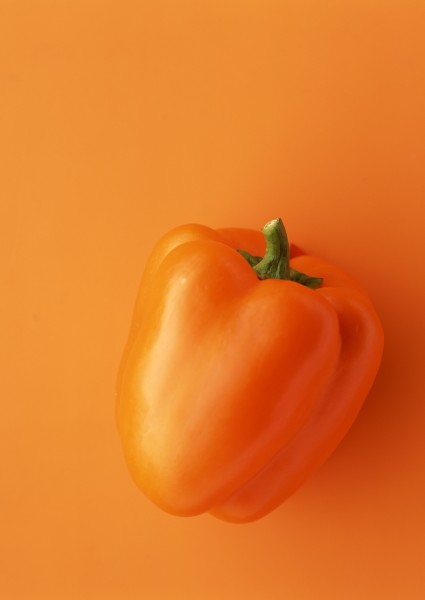 点击大图看下一张：切开的柿子椒图片