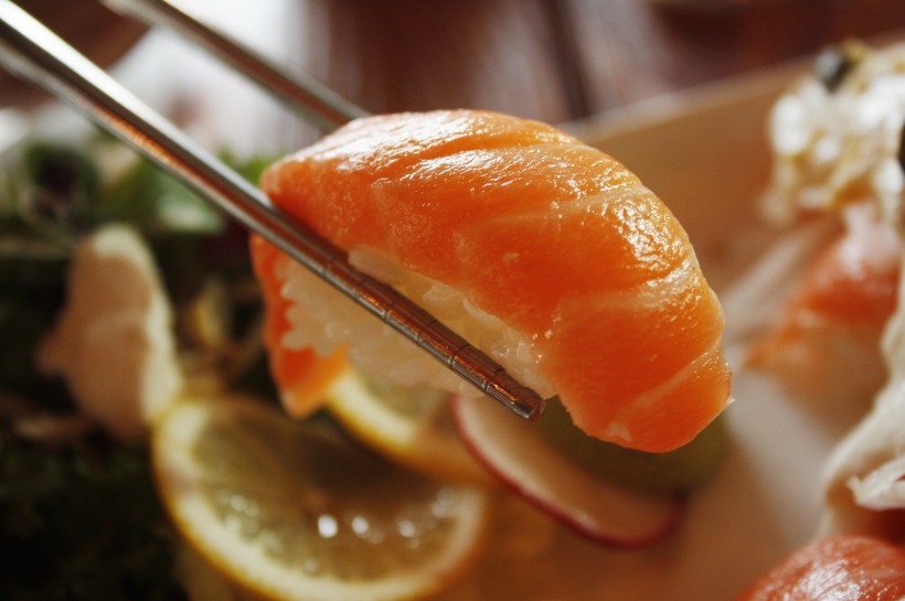 点击大图看下一张：晶莹软润的寿司图片