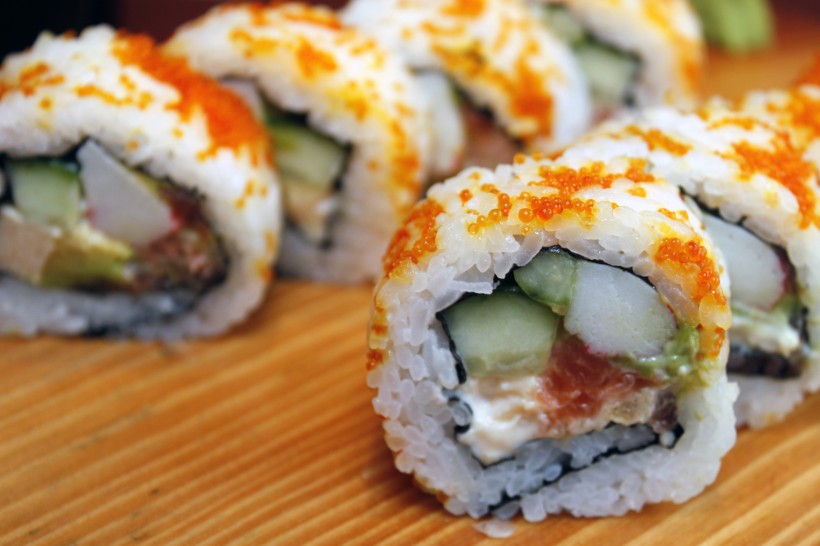 点击大图看下一张：色泽艳丽的寿司图片