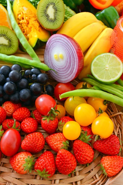 点击大图看下一张：水果和蔬菜搭配在一起的图片