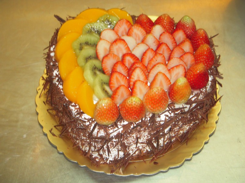 点击大图看下一张：入口即化的水果奶油蛋糕图片