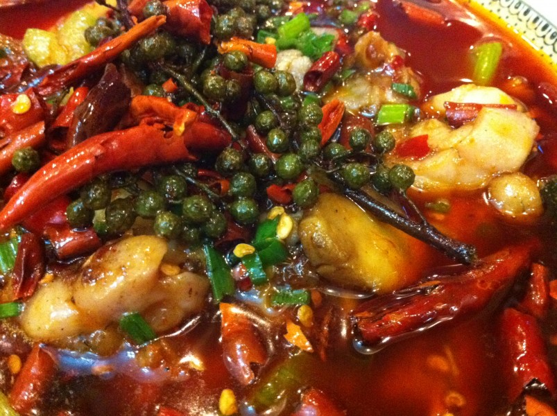点击大图看下一张：特色川菜麻辣水煮鱼图片