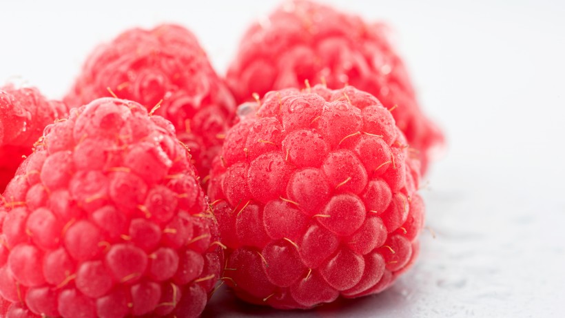 点击大图看下一张：营养好吃的红色树莓图片