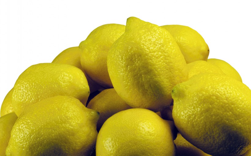 点击大图看下一张：酸酸的柠檬图片