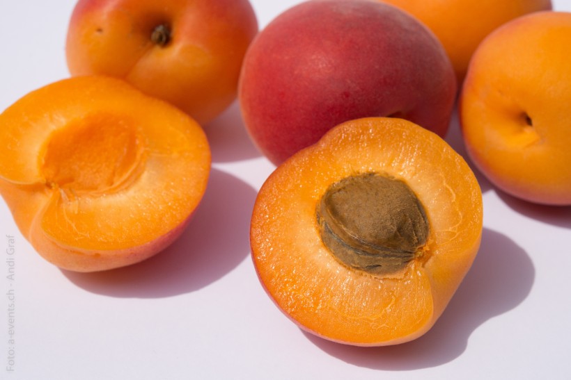 点击大图看下一张：酸甜可口的杏图片