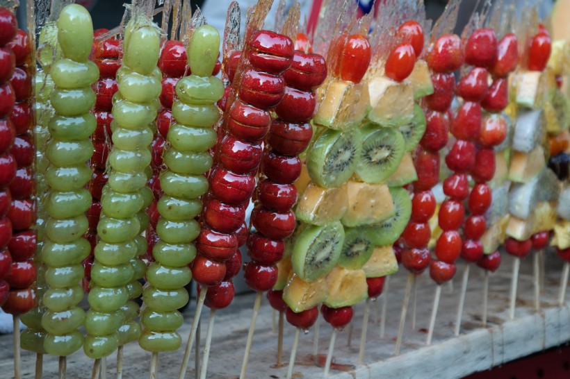 点击大图看下一张：酸甜美味的老北京小吃糖葫芦图片