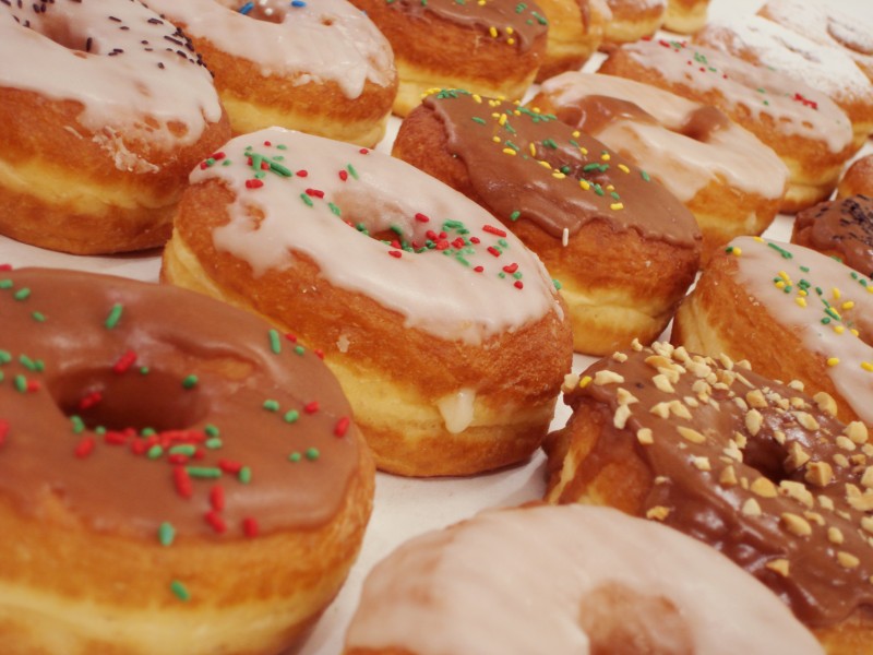 点击大图看下一张:好吃美味甜甜圈图片