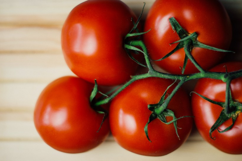 点击大图看下一张：酸酸甜甜的西红柿摄影图片