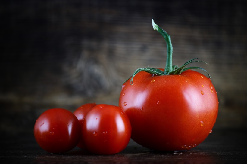 点击大图看下一张：红彤彤的西红柿图片
