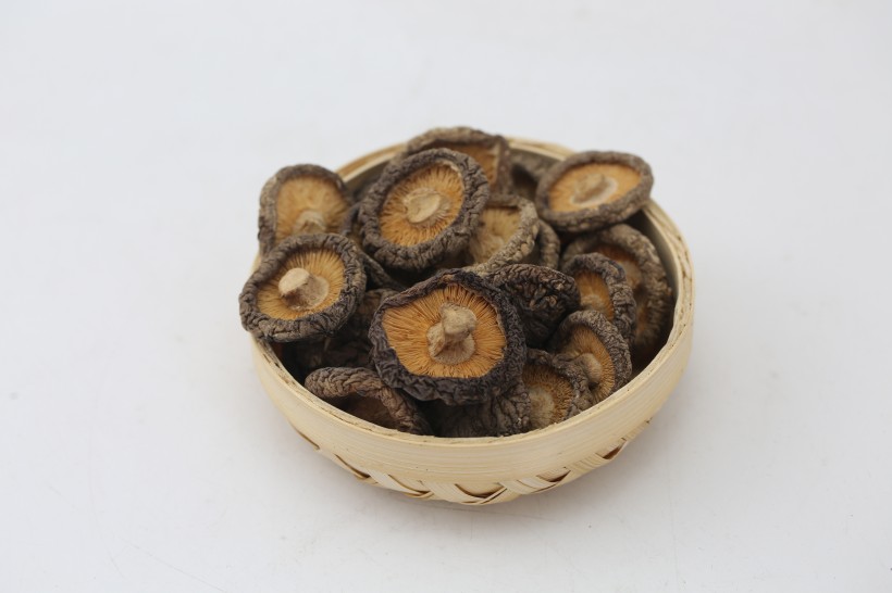点击大图看下一张：野生山珍香菇干图片