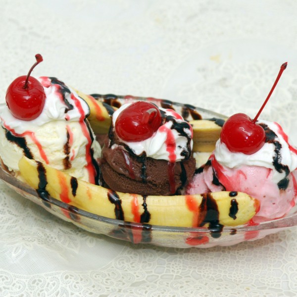 点击大图看下一张：香蕉船冰淇淋图片