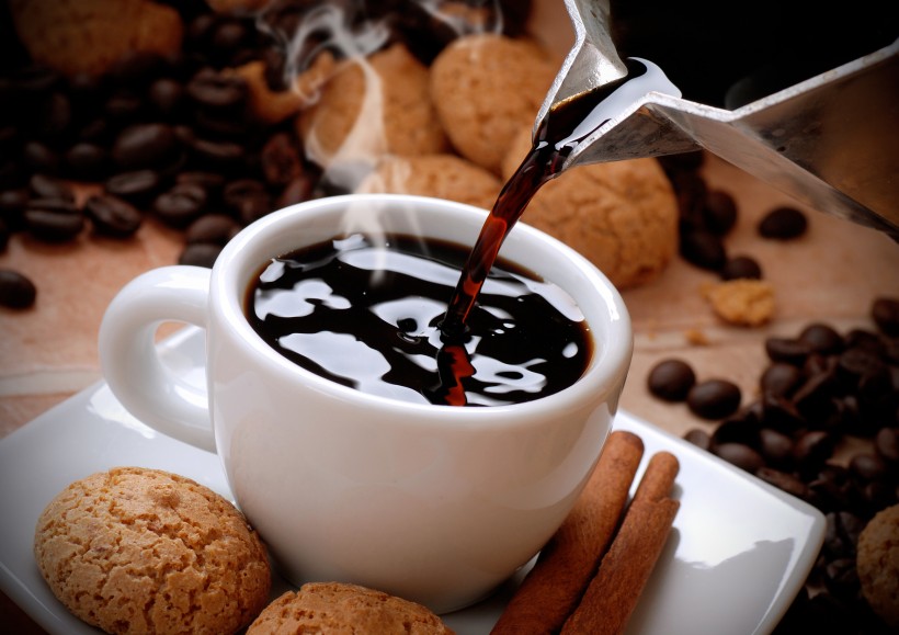 点击大图看下一张：香浓的咖啡和咖啡豆图片