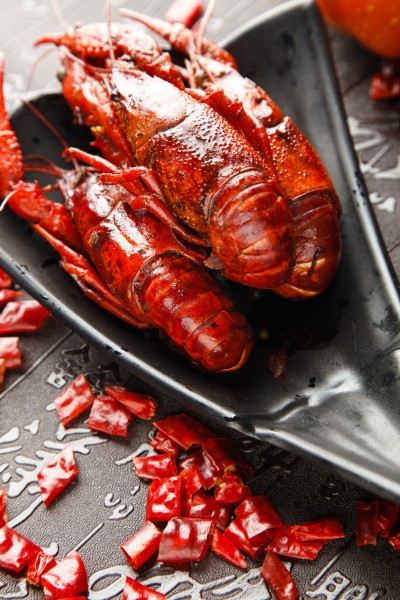 点击大图看下一张：鲜香好吃的小龙虾图片