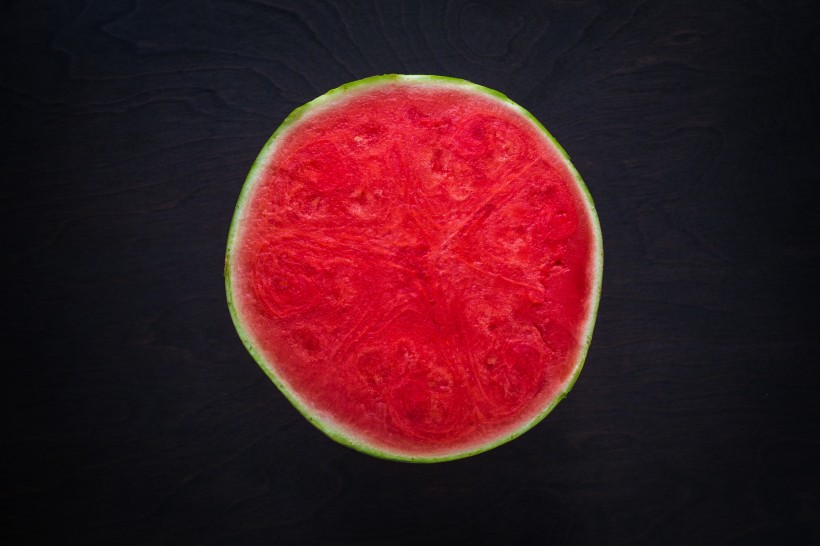 点击大图看下一张：红红的西瓜图片