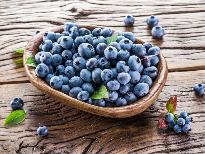 点击大图看下一张：新鲜的蓝莓图片