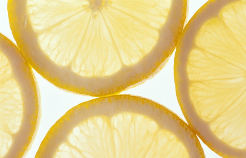点击大图看下一张：新鲜柠檬图片