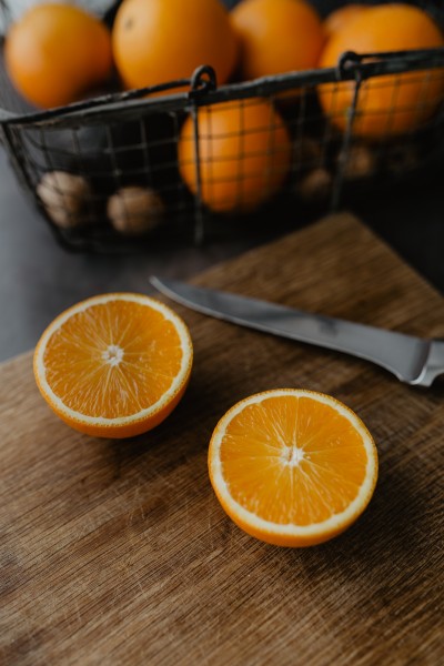 点击大图看下一张：切开的新鲜的橙子图片