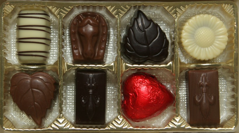 点击大图看下一张：心形状的巧克力图片