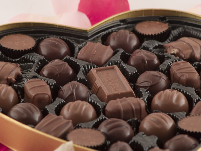 点击大图看下一张：心形状的巧克力图片
