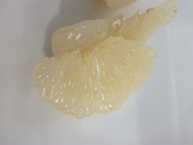 点击大图看下一张：晶莹剔透的西柚图片