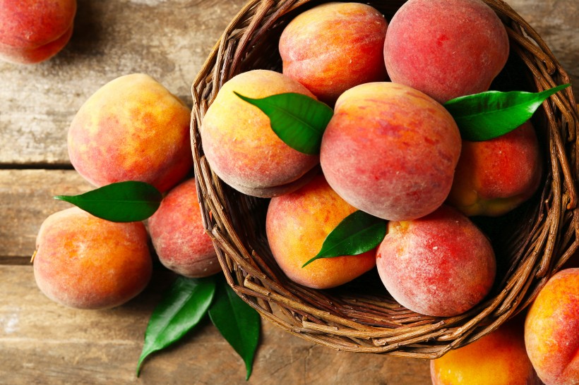 点击大图看下一张：杨桃和桃子的图片