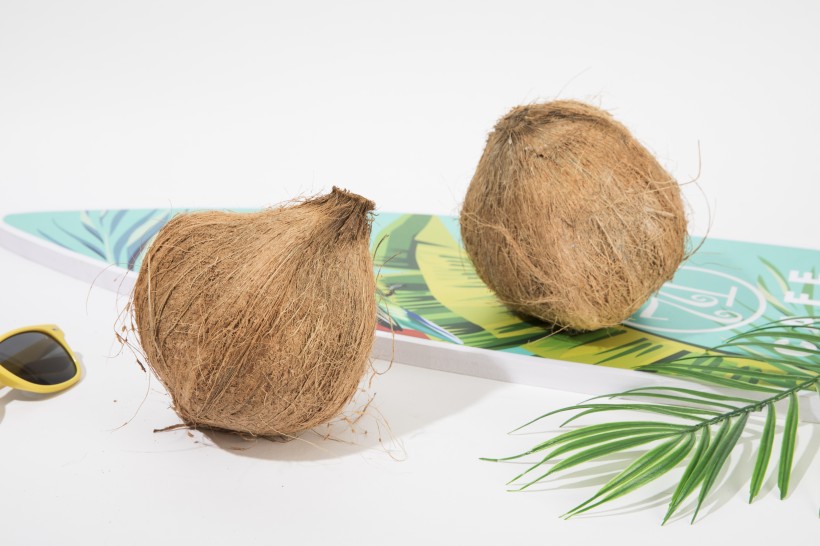 点击大图看下一张：夏日清凉水果饮料椰子图片